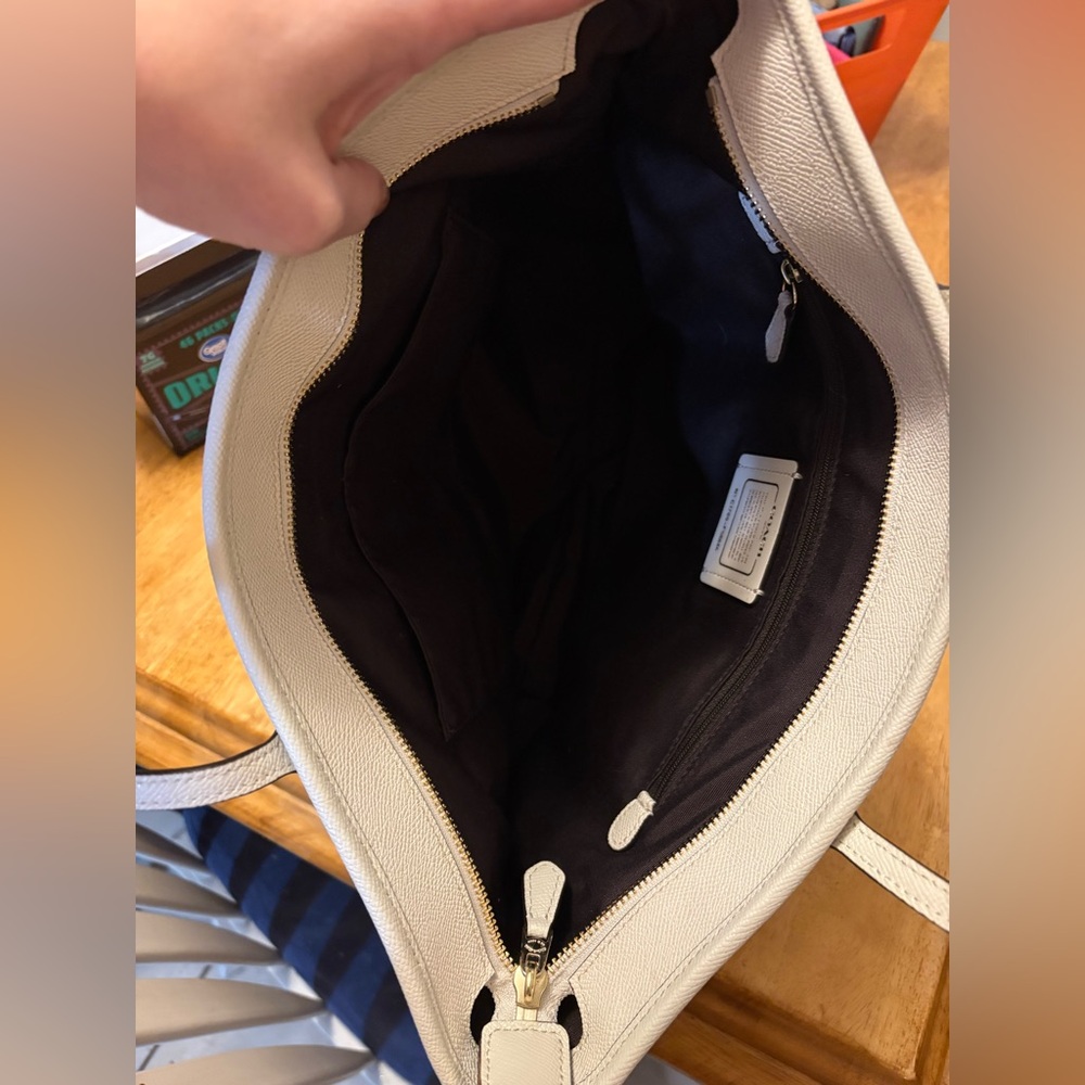 NWT Coach white City zippered Tote Bag - Picture 5 of 6